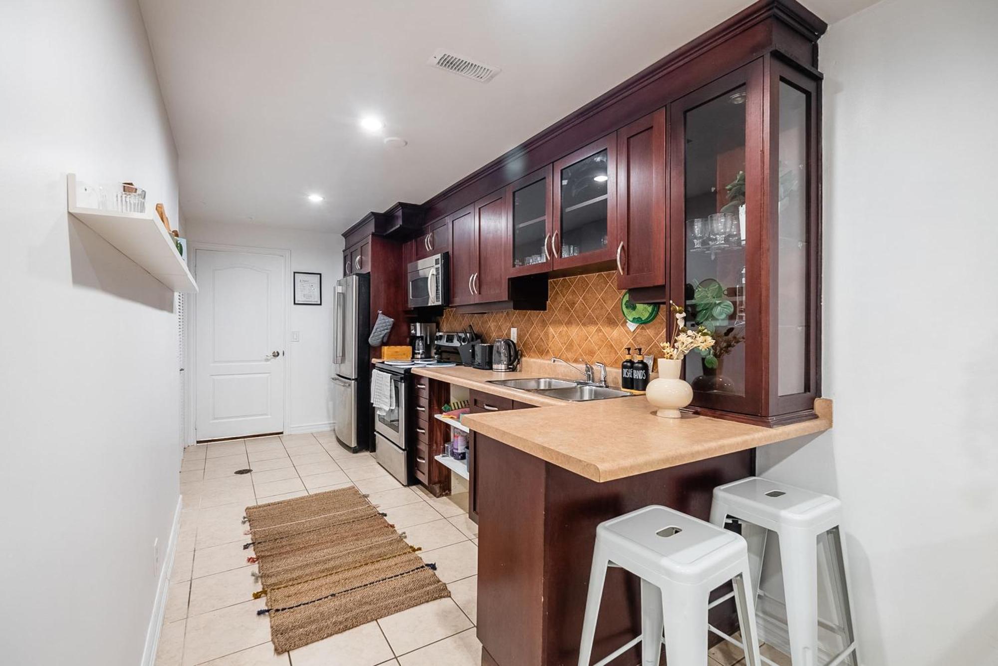 Basement Suite With Private Patio In Davenport โตรอนโต ภายนอก รูปภาพ