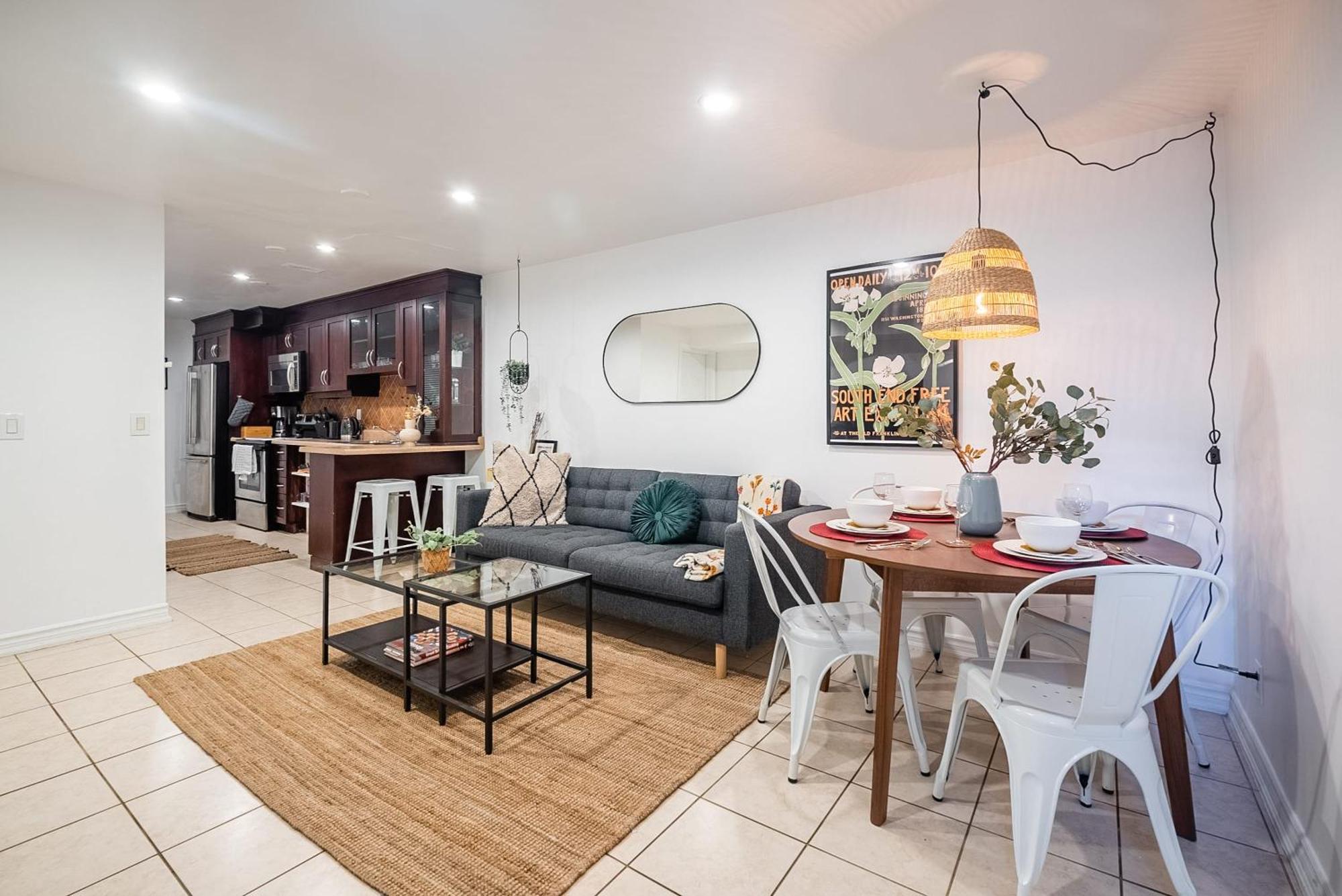 Basement Suite With Private Patio In Davenport โตรอนโต ภายนอก รูปภาพ