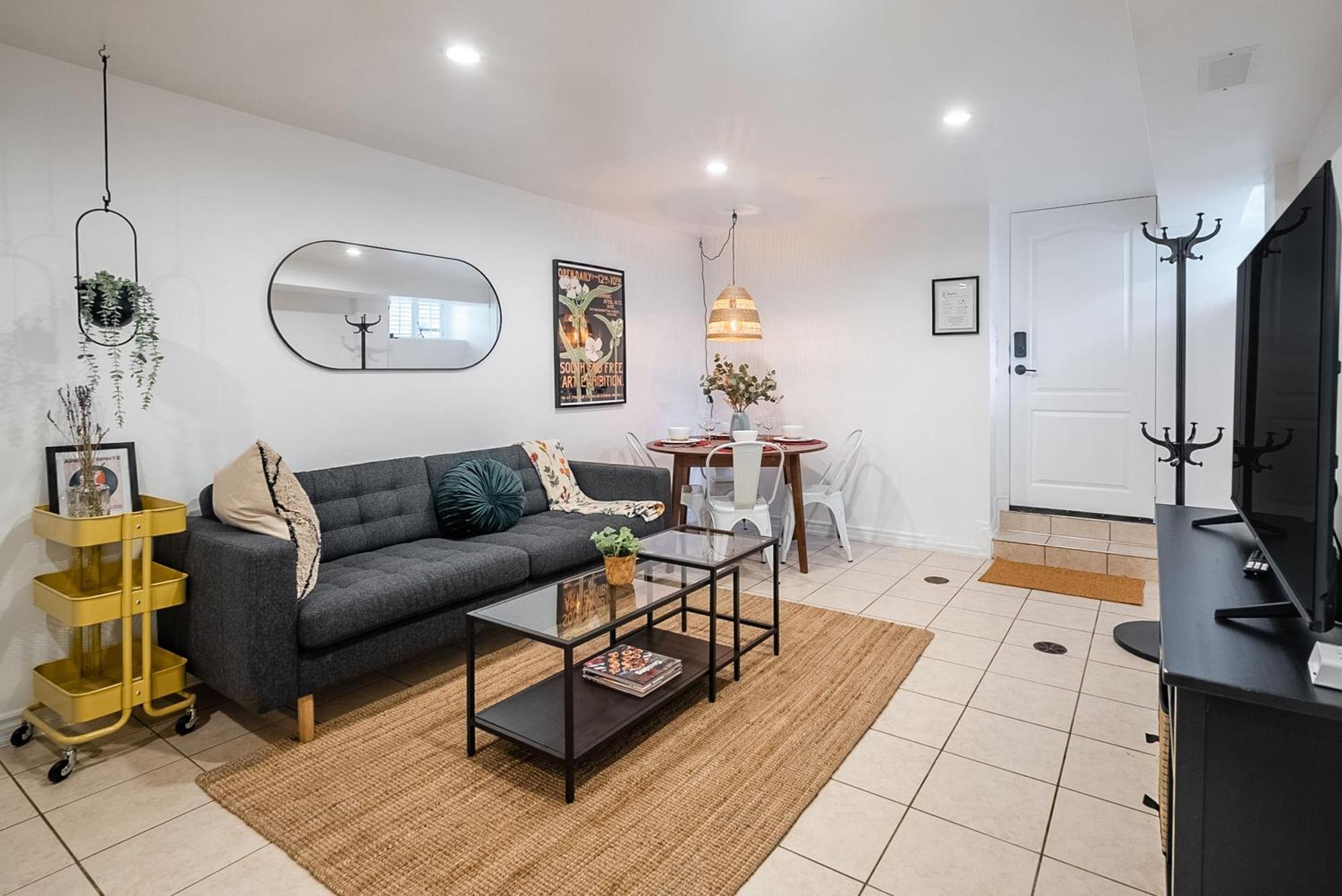 Basement Suite With Private Patio In Davenport โตรอนโต ภายนอก รูปภาพ