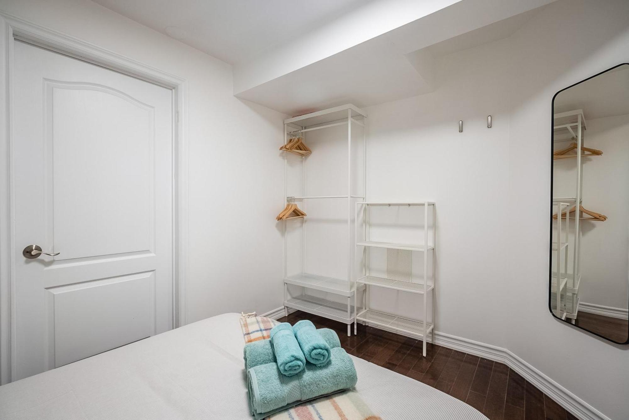 Basement Suite With Private Patio In Davenport โตรอนโต ภายนอก รูปภาพ
